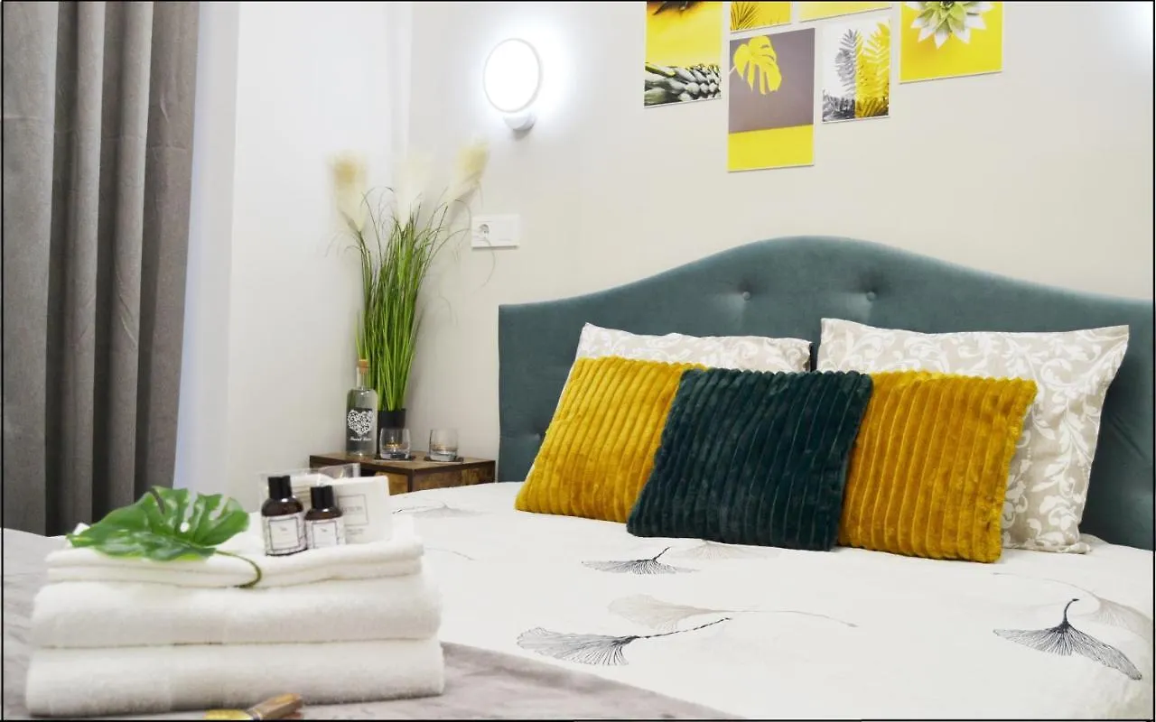 Sunshine - New & Quiet 1Br Apt, Business Area, Close To Airport, Highway A3, Subway Bucarest Appartamento
