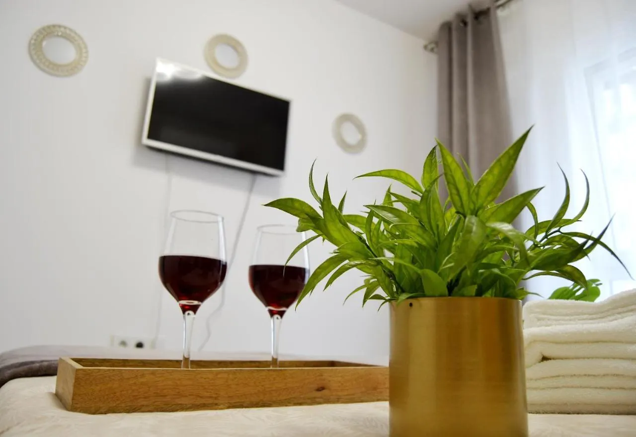 Appartamento Sunshine - New & Quiet 1Br Apt, Business Area, Close To Airport, Highway A3, Subway Bucarest Romania