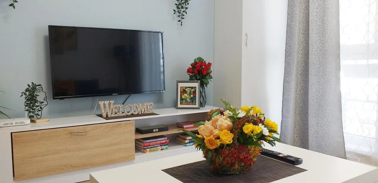 Sunshine - New & Quiet 1Br Apt, Business Area, Close To Airport, Highway A3, Subway Bucarest