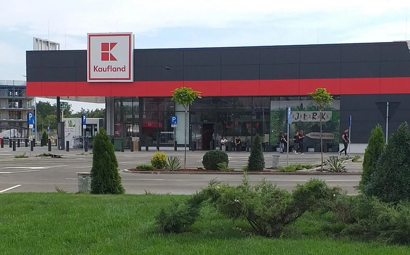 Sunshine - New & Quiet 1Br Apt, Business Area, Close To Airport, Highway A3, Subway Bucarest