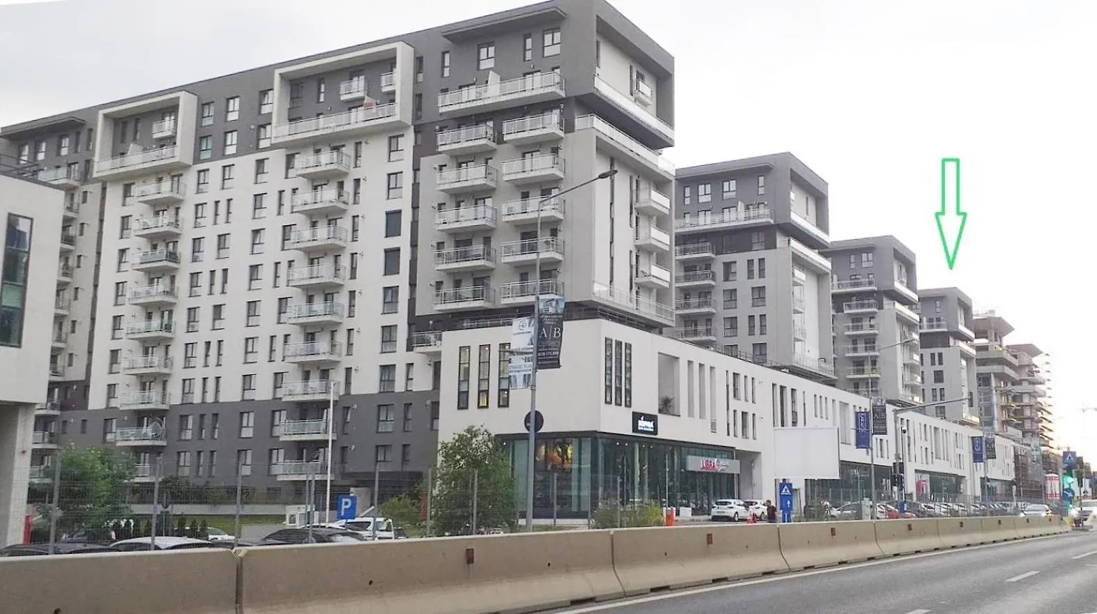 Sunshine - New & Quiet 1Br Apt, Business Area, Close To Airport, Highway A3, Subway Bucarest Appartamento